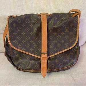 Authentic Louis Vuitton Monogram Saumur 35 Bag AR0960